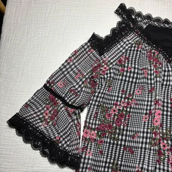 Arizona Jean Company Black and Pink Checkered Blouse - Picture 4 of 5